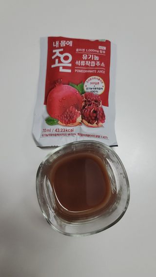 농업회사법인조은 유기농 석류 NFC 착즙주스 70ml 30포 — 5점을 준 리뷰어가 2021년 10월 올린 사용 사진