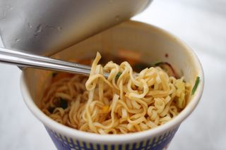NISSIN 닛신 컵누들  4종 - 씨푸드오리지날, 씨푸드 스파이시, 씨푸드 커리, 씨푸드 XO소스 — 5점을 준 리뷰어가 2022년 3월 올린 사용 사진