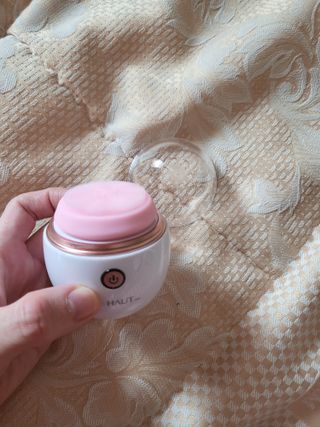 디하우트 랩 디하우트랩 클렌징 피부관리기 진동클렌저 실리콘+2종 인조모 브러시 — 5점을 준 리뷰어가 2021년 11월 올린 사용 사진