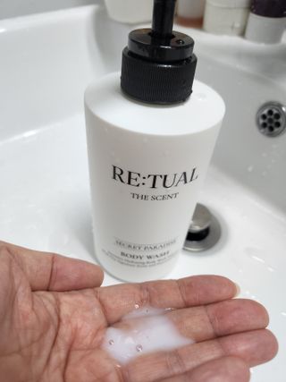 레츄얼 더 센트 바디워시 시크릿 파라다이스(500ml) — 5점을 준 리뷰어가 2022년 7월 올린 사용 사진