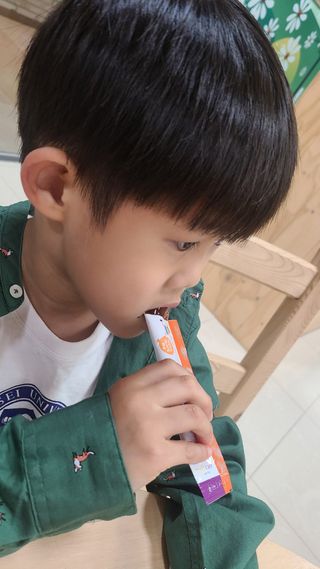 베거스코리아 [콜리케어] 키즈 홍삼콜리 딸기맛 14포 — 4점을 준 리뷰어가 2021년 5월 올린 사용 사진