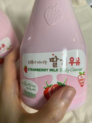 [과일나라] 피부가 마시는 딸기우유 바디클렌저&바디로션 — 4.5점을 준 리뷰어가 2022년 9월 올린 사용 사진