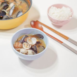 [푸딩팩토리] 바지락홍합탕 500g / 얼큰바지락홍합탕 590g — 5점을 준 리뷰어가 2022년 10월 올린 사용 사진
