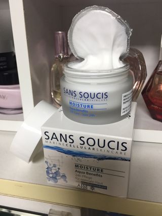 산수시 아쿠아 베네핏 24h 수부지 물광 속건조 수분크림 50ml — 4.5점을 준 리뷰어가 2021년 7월 올린 사용 사진