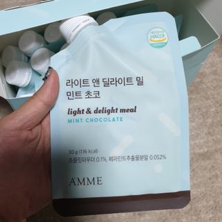 아므_이너뷰티 라이트 앤 딜라이트 밀 민트 초코 — 5점을 준 리뷰어가 2021년 8월 올린 사용 사진