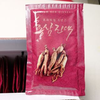 서울약사신협_프리미엄 6년근 홍삼진액_70mlx30포 — 4점을 준 리뷰어가 2021년 2월 올린 사용 사진