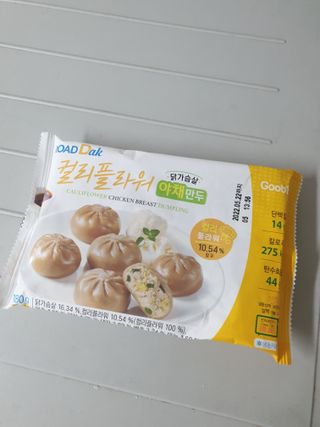 로드몰 [굽네] 컬리플라워 닭가슴살 만두 2종 6팩 — 5점을 준 리뷰어가 2021년 10월 올린 사용 사진