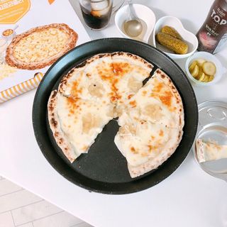 서브큐 리얼 화덕피자 3종 (마르게리타+애플고르곤졸라+페페로니) — 5점을 준 리뷰어가 2022년 5월 올린 사용 사진