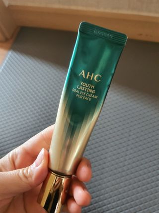 [NEW 탄력유턴 아이크림] AHC 유스 래스팅 리얼 아이크림 포 페이스 — 5점을 준 리뷰어가 2021년 1월 올린 사용 사진