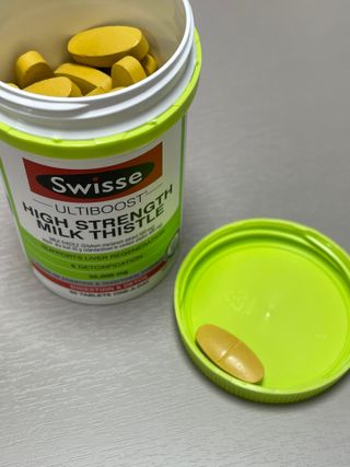 Swisse 스위스 고함량 밀크씨슬 35,000mg 60정 — 4.5점을 준 리뷰어가 2021년 11월 올린 사용 사진