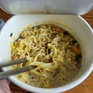 NISSIN 닛신 컵누들  4종 - 씨푸드오리지날, 씨푸드 스파이시, 씨푸드 커리, 씨푸드 XO소스 — 5점을 준 리뷰어가 2022년 4월 올린 사용 사진