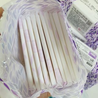 나무드 [데이위드] 국내생산 생리대 가벼운 초 슬림핏 프레쉬 씬 순면커버 생리대 10개입X1팩 — 5점을 준 리뷰어가 2021년 10월 올린 사용 사진