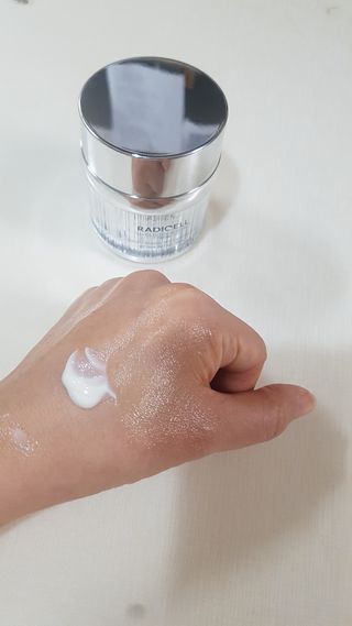 소담스퀘어 상암 라디셀 인텐시브 큐어 크림 50ml — 5점을 준 리뷰어가 2022년 11월 올린 사용 사진
