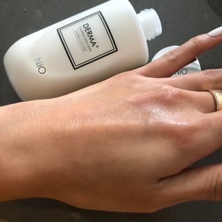 뷰니오 더마플러스 카밍 에멀전200ml — 4점을 준 리뷰어가 2020년 12월 올린 사용 사진