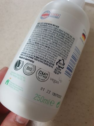 mom e 맘이 내추럴 베이비 케어 샴푸앤바스+로션 — 4.5점을 준 리뷰어가 2021년 1월 올린 사용 사진