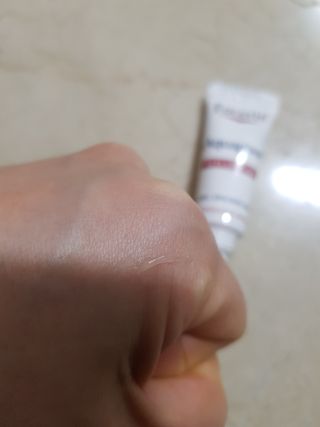유세린 아쿠아퍼 리페어링 오인트먼트 1개 + 아쿠아퍼 SOS 립 리페어 1개 — 5점을 준 리뷰어가 2022년 2월 올린 사용 사진