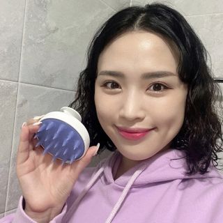 유메이 웰니스 샴푸 + 유메이 스칼프 브러쉬 — 5점을 준 리뷰어가 2022년 4월 올린 사용 사진