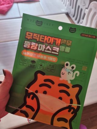 [숨그림]  덴탈마스크 짱구 우리아이 그리고 내가 쓰는 믿을수있는 케릭터 마스크  16종 — 5점을 준 리뷰어가 2021년 10월 올린 사용 사진