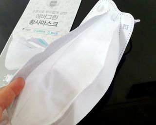 에버그린 순면 끈조절 KF80 마스크 - 화이트/블랙 컬러 대형 - 10매 — 5점을 준 리뷰어가 2021년 6월 올린 사용 사진