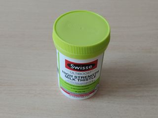 Swisse 스위스 고함량 밀크씨슬 35,000mg 60정 — 5점을 준 리뷰어가 2021년 11월 올린 사용 사진