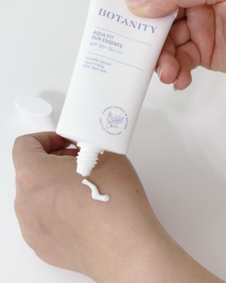 보타니티 촉촉수분자차 아쿠아핏 선 에센스 50ml + 보송톤업자차 징크 선 로션 50ml SPF50+ PA++++ (4/25) — 5점을 준 리뷰어가 2022년 5월 올린 사용 사진