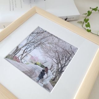 니은기억 휴대폰 속 인생샷을 담는 인생샷 액자 이태리 수입산 원목 프레임 — 5점을 준 리뷰어가 2021년 6월 올린 사용 사진