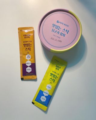페페로니 맛있는 스틱 - 무항생제 닭고기 15개 + 원양선 참치 15개 — 5점을 준 리뷰어가 2021년 8월 올린 사용 사진