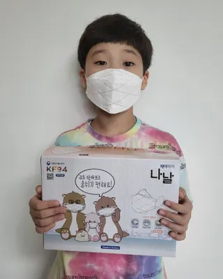 케이파이 나날마스크 [케이파이 나날] KF94 마스크 50매입 (개별포장) ,  여름에도 좋은 숨쉬기 편한 순수 국산 마스크 — 5점을 준 리뷰어가 2022년 6월 올린 사용 사진