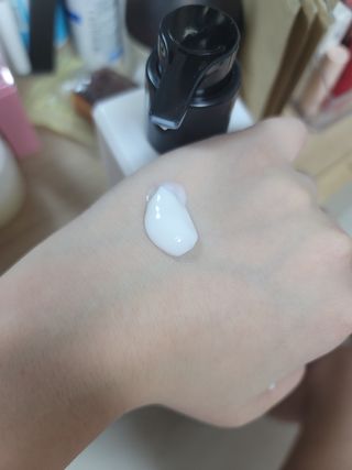 줄라이 모닝 _ JULY MORNING 줄라이모닝 하이드레이팅 퍼퓸드 바디앤핸드 에멀젼 — 4점을 준 리뷰어가 2022년 3월 올린 사용 사진