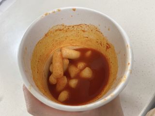 유비쿡 컵떡볶이 매운컵떡볶이2개/ 짜장컵떡볶이 2개  총 4개세트 — 4.5점을 준 리뷰어가 2021년 3월 올린 사용 사진