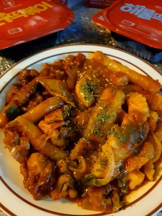 한성기업 무볼레 닭떡볶이+해물떡볶이 2종 세트 — 5점을 준 리뷰어가 2021년 10월 올린 사용 사진