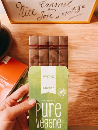 당류2g 자일리톨로 단맛을낸 슈카 퓨어비건 무설탕초콜릿 Xucker vegan 2개입 — 4점을 준 리뷰어가 2021년 4월 올린 사용 사진