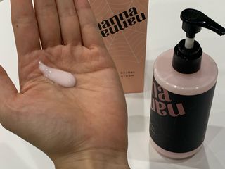 난나 살몬 스파이더 검버섯 미백 톤업 화이트닝 연어 앰플 크림 300ml 대용량 — 5점을 준 리뷰어가 2022년 11월 올린 사용 사진