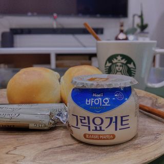 매일바이오 그릭요거트 오리지널 플레인 4개, 로스터리 커피믹스 4개 — 4점을 준 리뷰어가 2021년 12월 올린 사용 사진