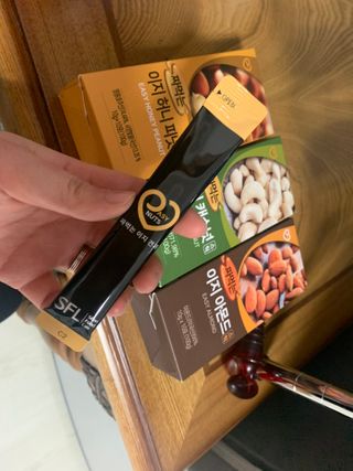 짜먹는 이지견과 짜먹는 이지아몬드, 짜먹는 이지허니피넛, 짜먹는 이지캐슈넛 각 10g X  10포 — 5점을 준 리뷰어가 2021년 2월 올린 사용 사진