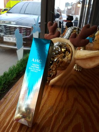 [NEW 탄력유턴 아이크림] AHC 유스 래스팅 리얼 아이크림 포 페이스 — 5점을 준 리뷰어가 2021년 1월 올린 사용 사진