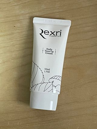 렉스리 데일리 톤업 크림 Rexri Daily Tone Up Cream — 5점을 준 리뷰어가 2022년 8월 올린 사용 사진