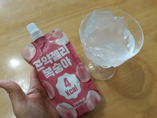 참앤들황토농원 10가지 맛, 입맛대로 스페셜하게~ 가볍게 한 포 땡! 곤약젤리 스페셜 패키지 130ml x 30포 — 4점을 준 리뷰어가 2022년 12월 올린 사용 사진