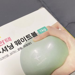 트라택 쿠셔닝 웨이트볼 0.5kg + 1kg SET — 4.5점을 준 리뷰어가 2022년 5월 올린 사용 사진