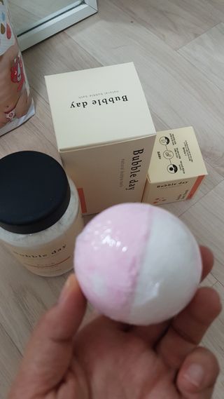 버블데이 아로마/과일 거품 입욕제 — 5점을 준 리뷰어가 2021년 7월 올린 사용 사진