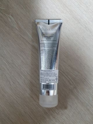 올리브 오일 스킨케어 컴퍼니 [OOSC] 보송보송한 내추럴리 너리시드 핸드크림 125ml — 3.5점을 준 리뷰어가 2021년 4월 올린 사용 사진