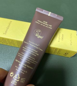 산다화 비타민C 화이트닝 크림 — 5점을 준 리뷰어가 2023년 10월 올린 사용 사진