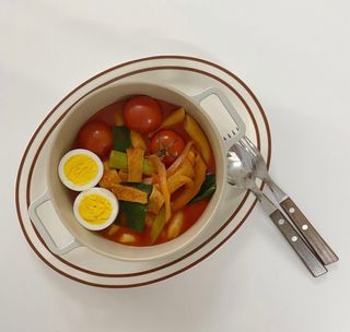 유비쿡 컵떡볶이 매운컵떡볶이2개/ 짜장컵떡볶이 2개  총 4개세트 — 5점을 준 리뷰어가 2021년 3월 올린 사용 사진
