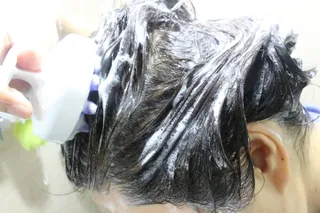 유메이 웰니스 샴푸 + 유메이 스칼프 브러쉬 — 5점을 준 리뷰어가 2021년 11월 올린 사용 사진