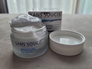 산수시 아쿠아 베네핏 24h 수부지 물광 속건조 수분크림 50ml — 5점을 준 리뷰어가 2021년 8월 올린 사용 사진