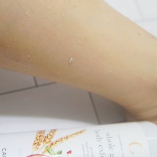 카오리온코스메틱스 곡물 바디 필링 스프레이 — 5점을 준 리뷰어가 2021년 7월 올린 사용 사진