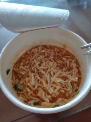 NISSIN 닛신 컵누들  4종 - 씨푸드오리지날, 씨푸드 스파이시, 씨푸드 커리, 씨푸드 XO소스 — 5점을 준 리뷰어가 2022년 3월 올린 사용 사진