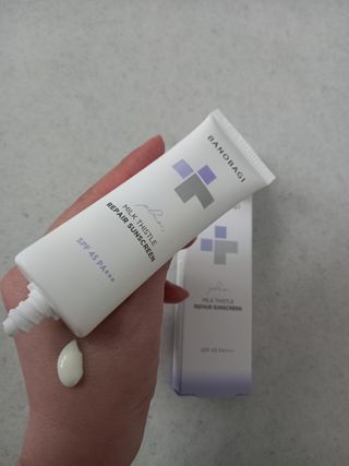 바노바기 코스메틱 바노바기 밀크씨슬 리페어 시카 선스크린 플러스 50ml — 5점을 준 리뷰어가 2023년 3월 올린 사용 사진