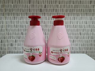 [과일나라] 피부가 마시는 딸기우유 바디클렌저&바디로션 — 5점을 준 리뷰어가 2022년 2월 올린 사용 사진