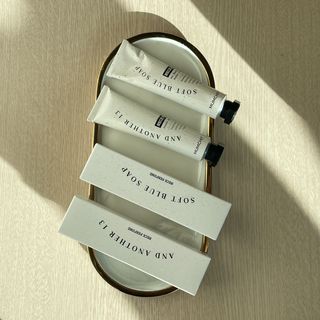멈칫(MUMCHIT) 넥퍼퓸 NECKPERFUME 2가지 향 — 3점을 준 리뷰어가 2021년 12월 올린 사용 사진